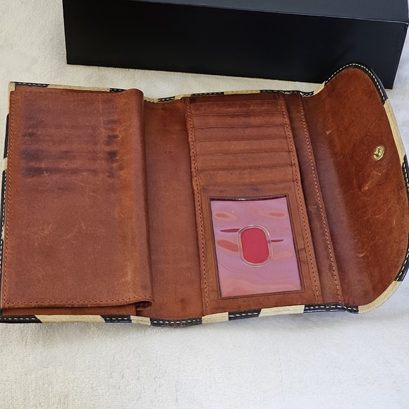 EUC Dooney & Bourke wallet With checkbook Cover - Picture 8 of 9